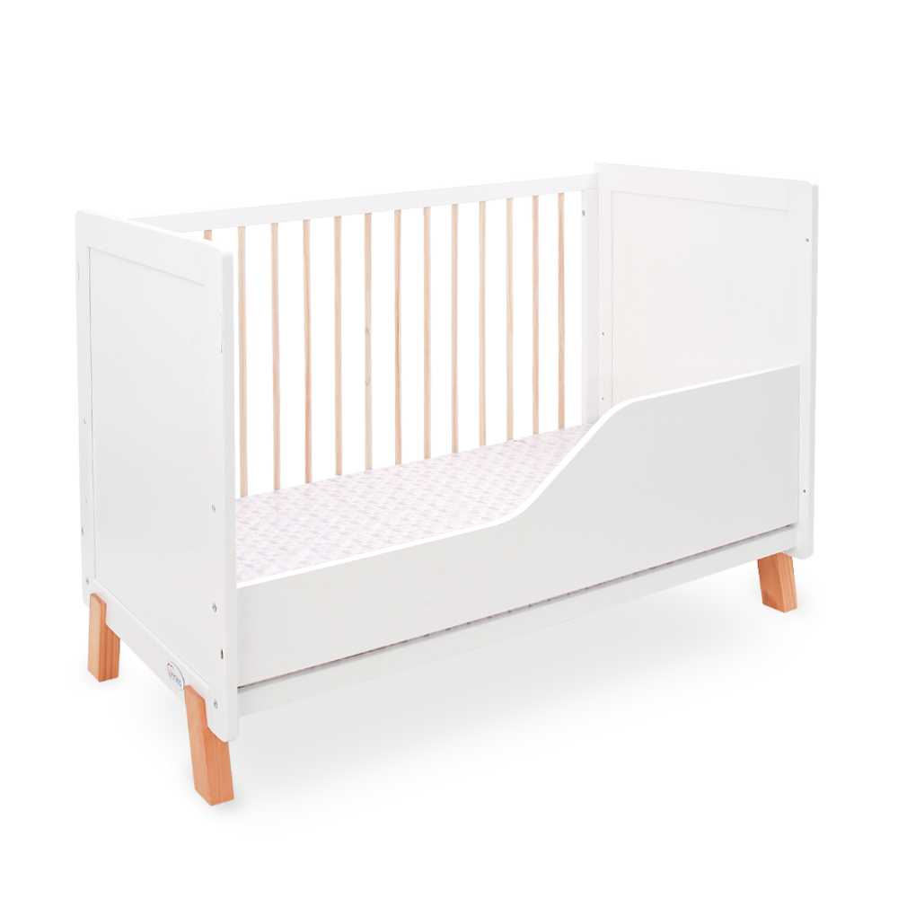 WOODEN COT - WHITE