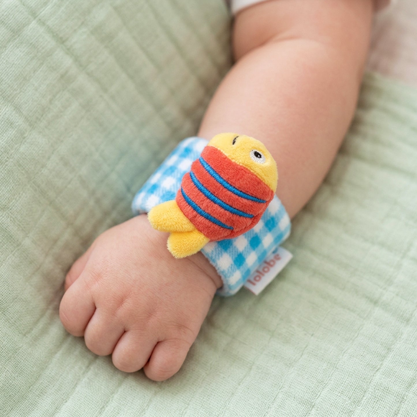 LELEBE FISH RATTLE WRIST TOY