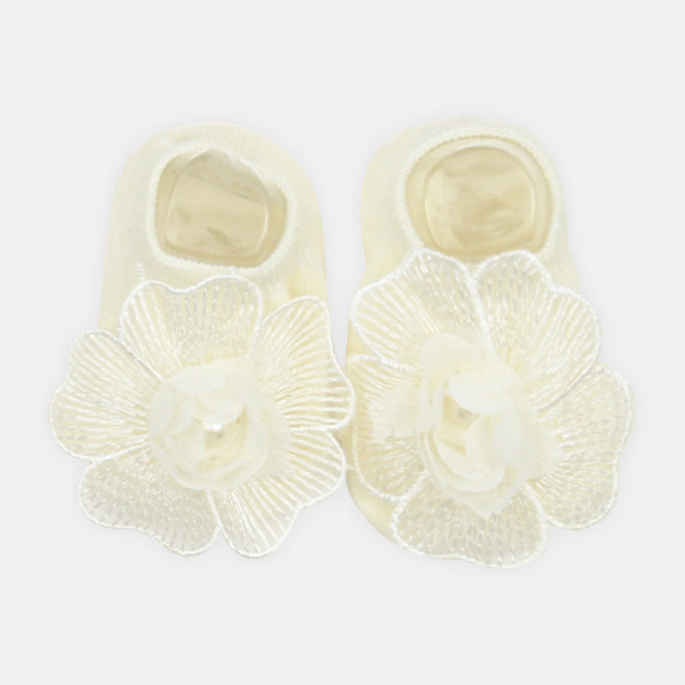 BOOTIES & CAP SET DELICATE FLORAL & LACE