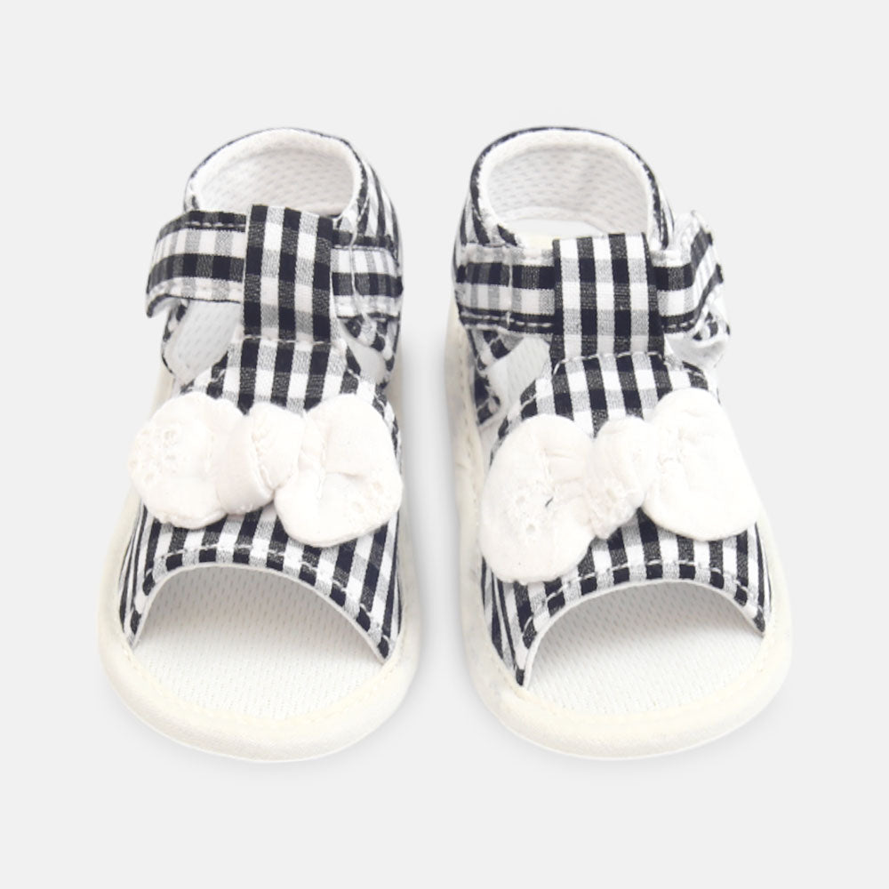 GIRL PRE WALKER SANDAL BLACK & WHITE CHECKERED WITH BOWS