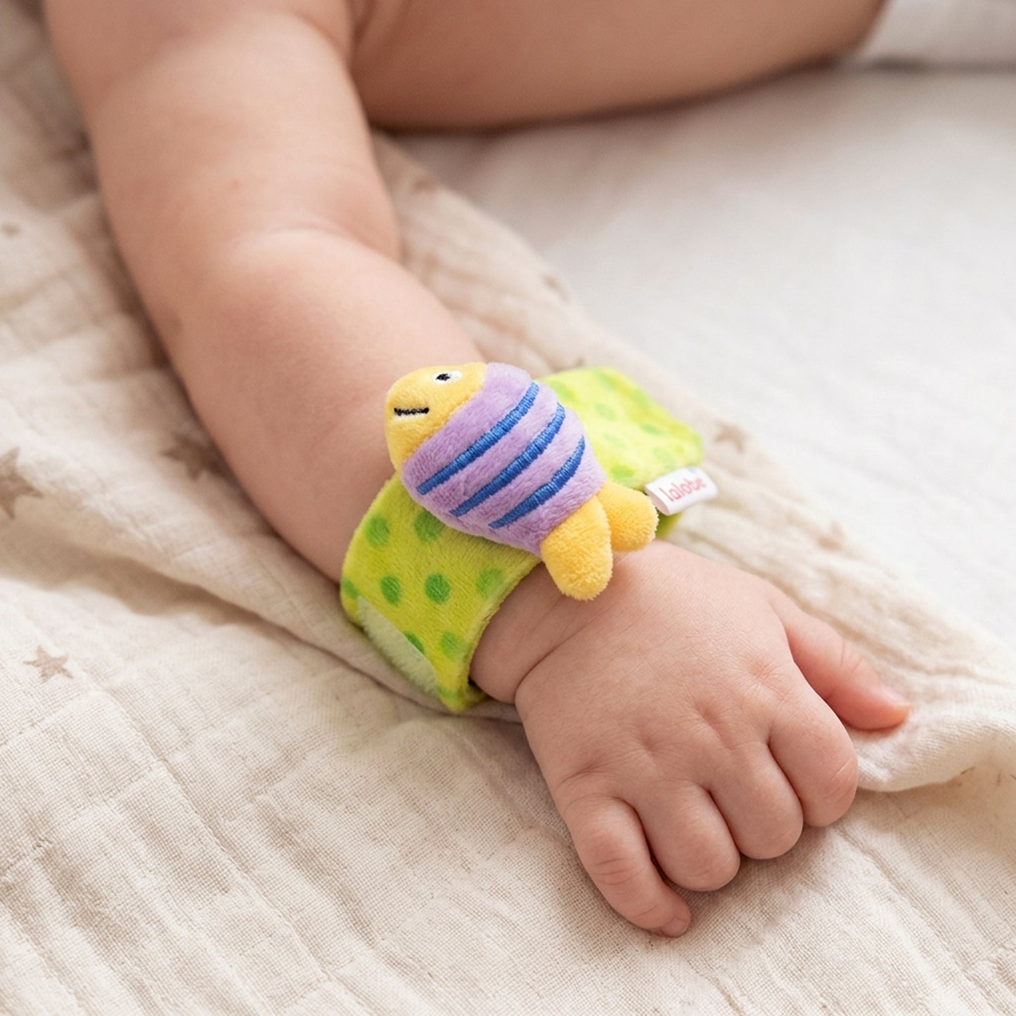 LELEBE FISH RATTLE WRIST TOY