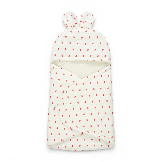 WHITE COTTON HOODED CARRY NEST WITH HEARTS