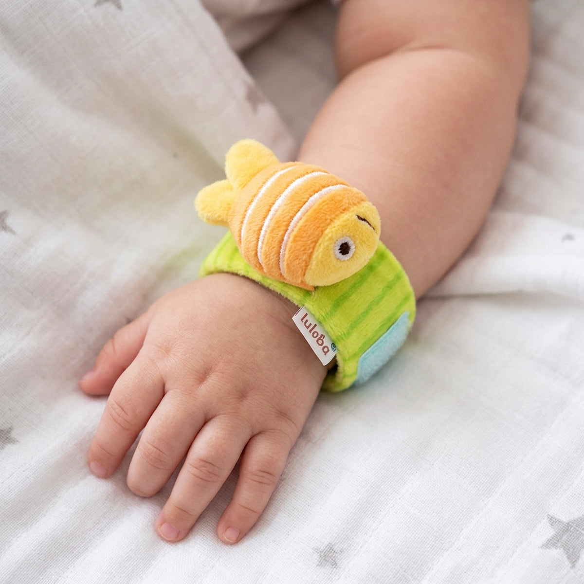LELEBE FISH WRIST RATTLE WRIST TOY