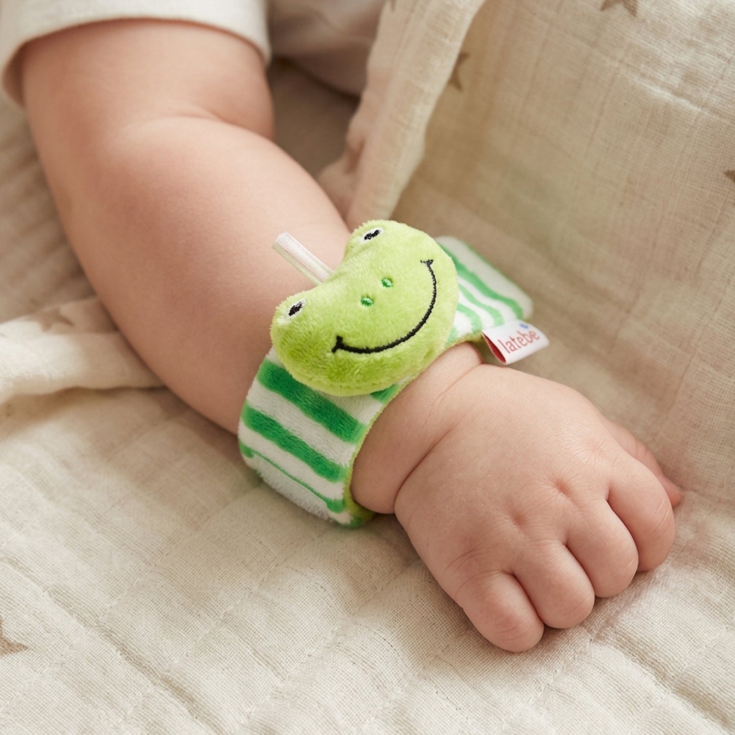 LELEBE GREEN FROG WRIST TOY